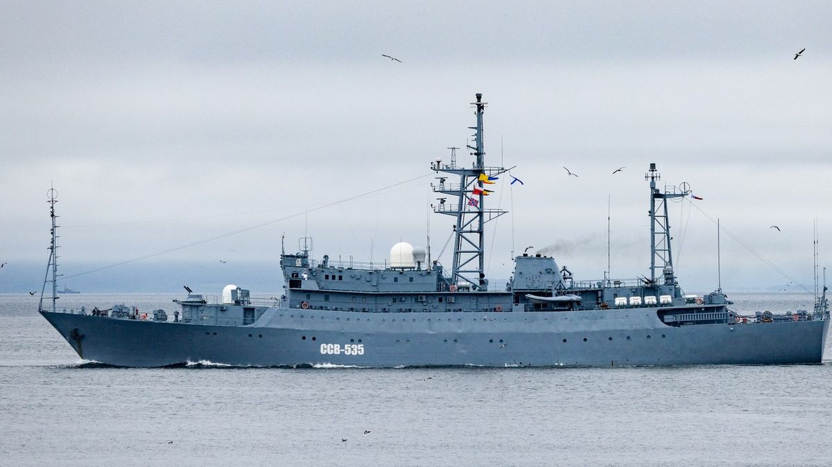 Rusové slídí u Havaje. Americká pobřežní stráž vyprovodila výzvědnou loď Karelija